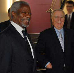 Law & Democracy Initiative Co-chairs Kofi Annan and Walter Mondale at Macalester College, St. Paul, Minnesota, May 2009